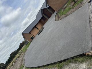 Driveway exposed aggregate 240m2