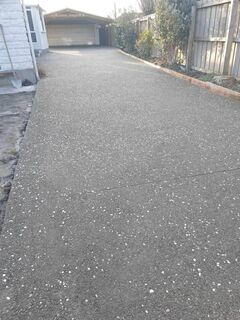 200m2 exposed driveway (half shot black)